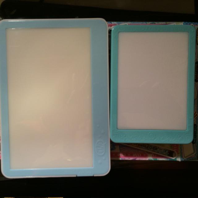 Jun 付録トレス台比較 左がちゃお今月号で右がなかよし2月号 厚さは同じくらいだけどちゃおは単4電池が別途3本必要 Http T Co Xitegho6ef Twitter