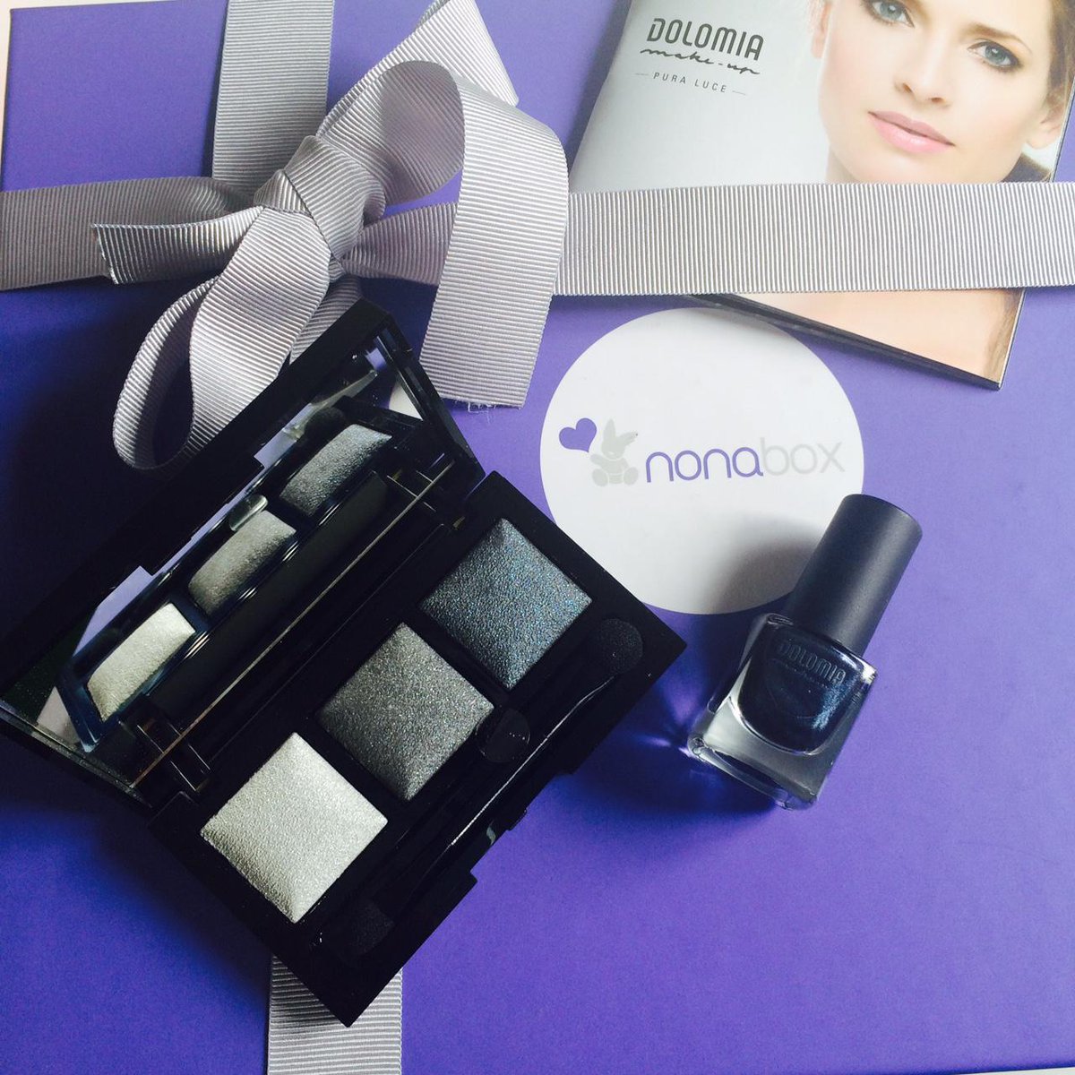 Smalto Skyliner e Ombretto Metropolis della Dolomia MakeUp, nella Nonabox di febbraio! Bellissimi! Li usate?