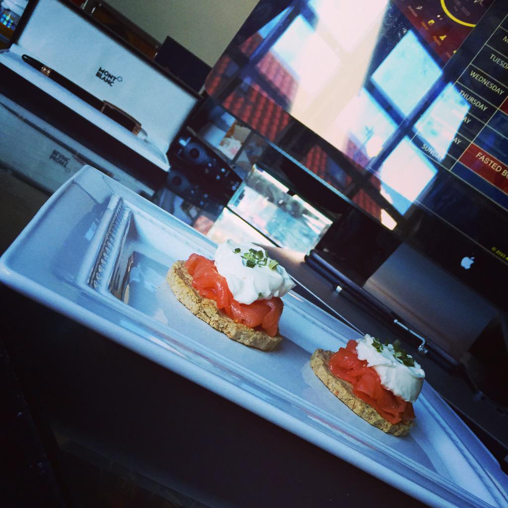 ScottAlexander_'s tweet photo. fuel by my wife>smoked salmon/ hand made oat cakes & good fat cream cheese #MacroTiming #16-8IntermittentFasting http://t.co/pxkfhYoDww