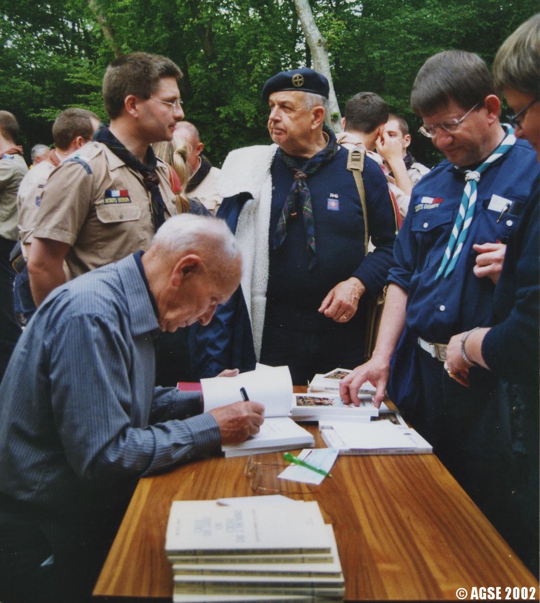 Scouts_Europe's tweet photo. À Dieu, Michel Menu ! http://t.co/7LQrTWZ4uL http://t.co/w7UMoaLiC9