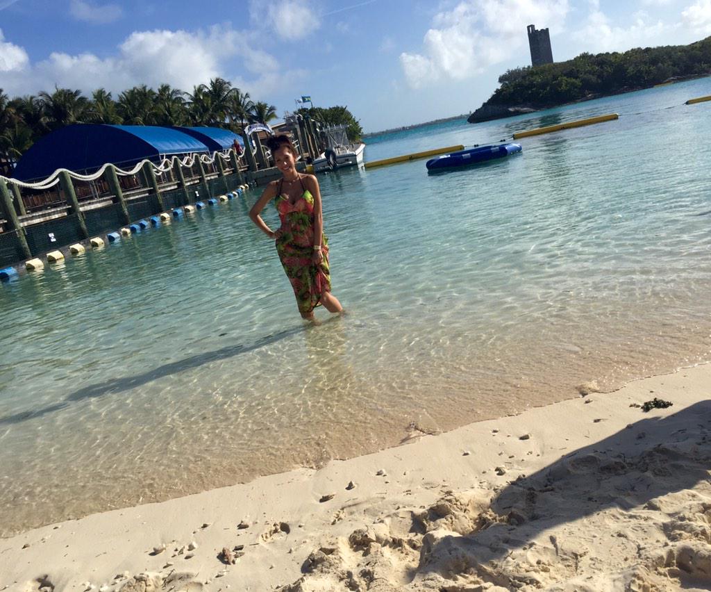 F1abraham's tweet image. #Bahamama #BahamaBaby #ShesCool #Paradise #Dolphines #Atlantis 💎🐬🚢☀️👗💙