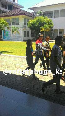 Raflatahugs_kS's tweet photo. #CharmingPict Coco @rafaell_16  at SMA Don Bosco Padang =) http://t.co/ZRHQkwOOJW