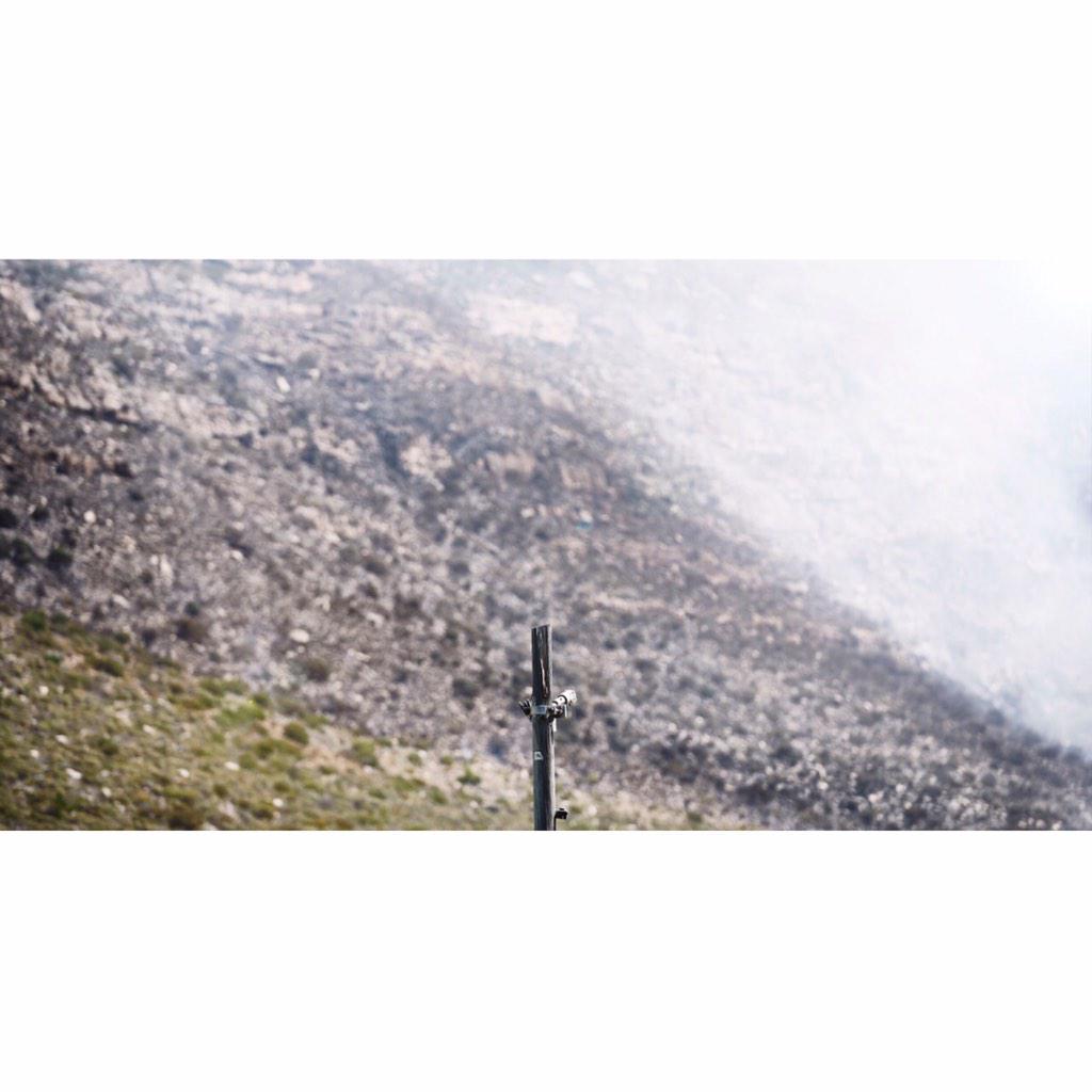 SHochfellner's tweet photo. Berg under attack #MuizenbergFire #capefire #FireFighters http://t.co/Sksv8IOaWm