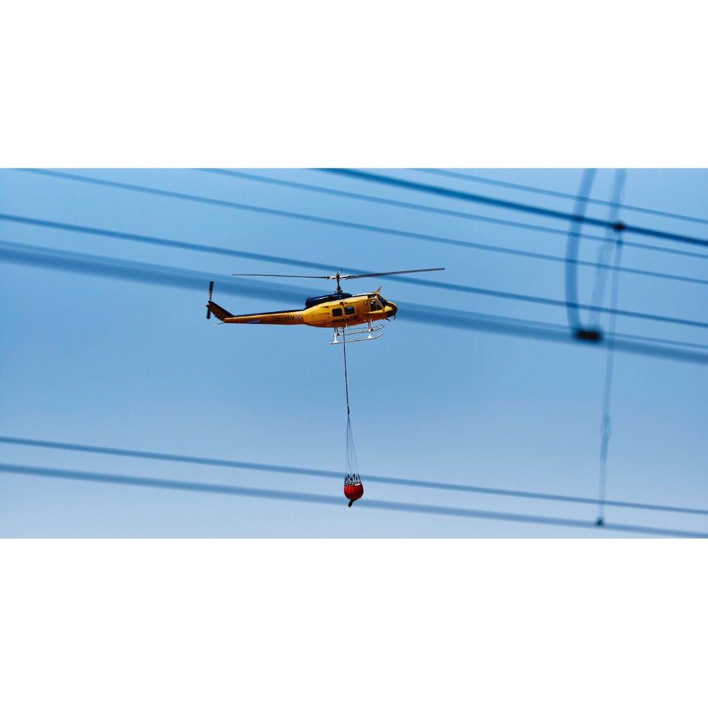 SHochfellner's tweet photo. Berg under attack #MuizenbergFire #capefire #FireFighters http://t.co/Sksv8IOaWm