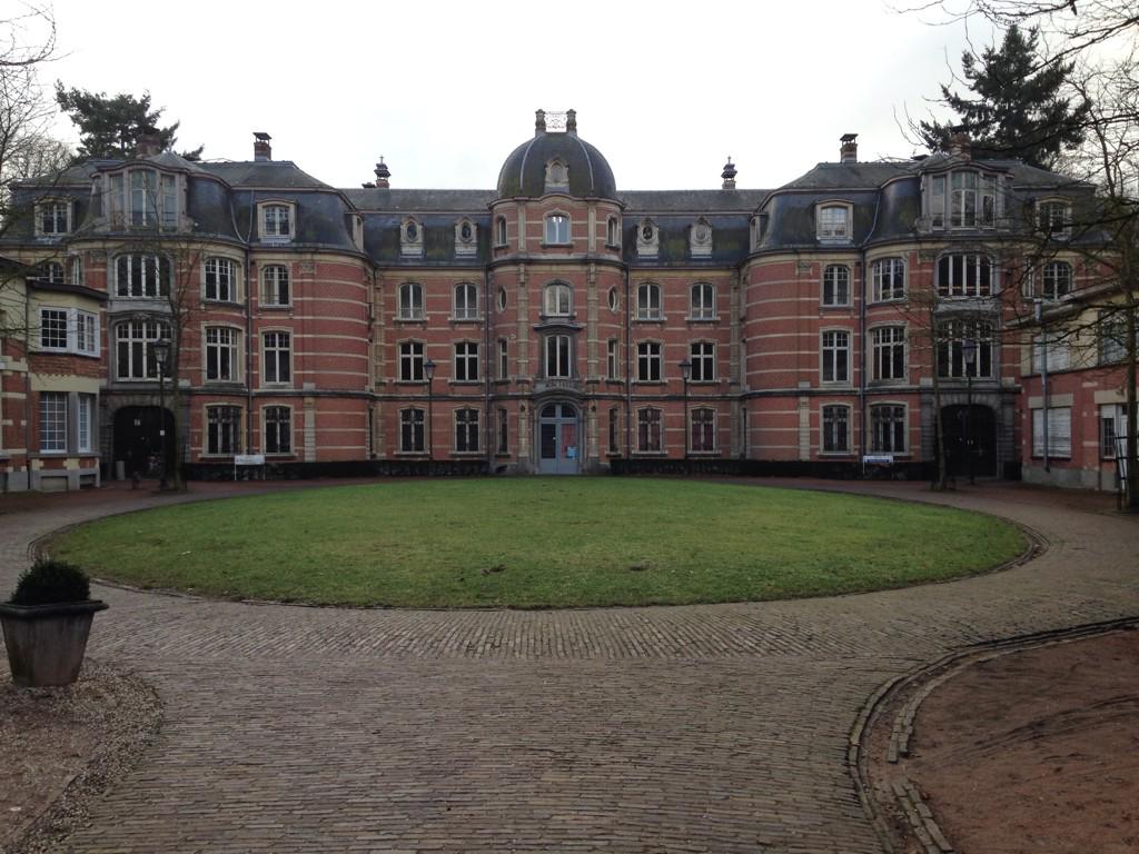 De Brabantse Wal bestaat uit prachtige natuur, maar ook hele fraaie landgoederen. Kasteel Ravenhof is er eentje.
