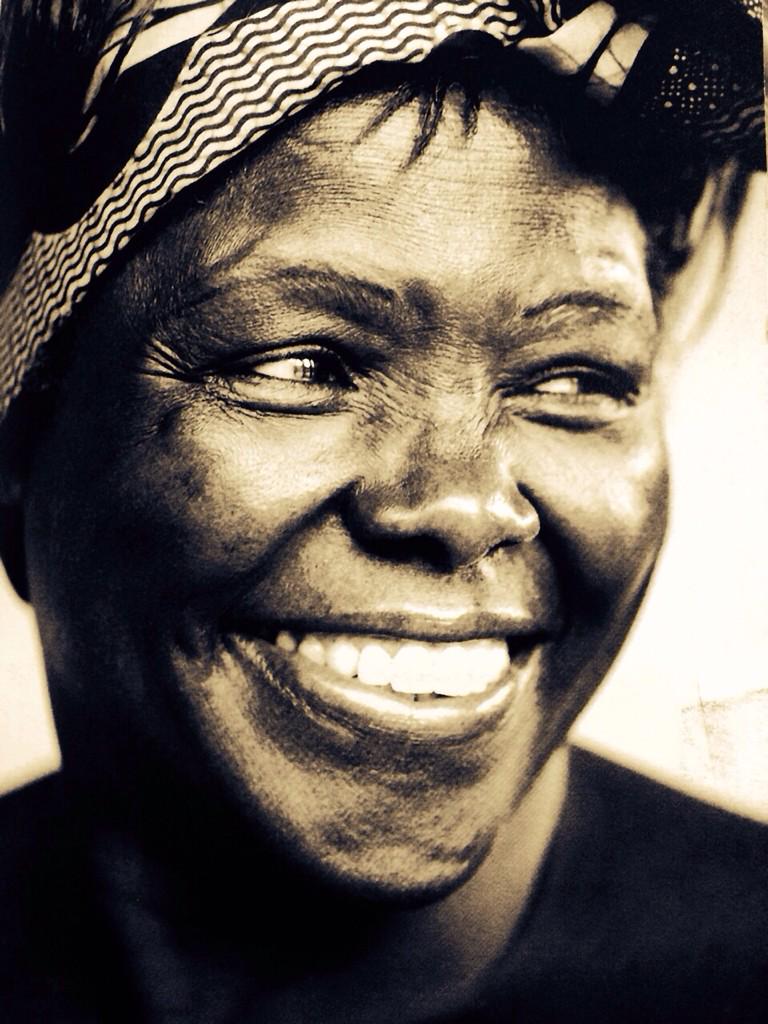 MonicaCarrillo's tweet photo. Fue la 1ª africana en recibir el #NobelDeLaPaz. Gracias a ella se han plantado 50M de árboles.
#WangariMaathaiday2015 http://t.co/5LvX2KHb4x