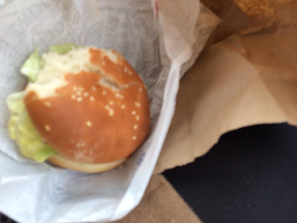 XXMichie's tweet photo. @BurgerKingNL. Na 1 dikke maand nog steeds geen reactie op mijn klacht over een smerige burger. Onacceptabel ! http://t.co/lDIaJKSDCS