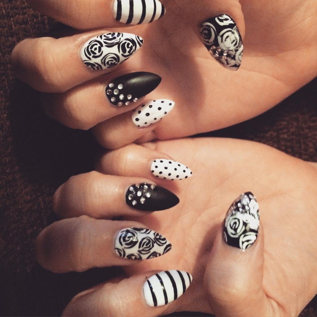 lophielocks1's tweet image. Been awhile since I last tweeted so much change....still loving the nail life #nailart #nailtech #sessiontech