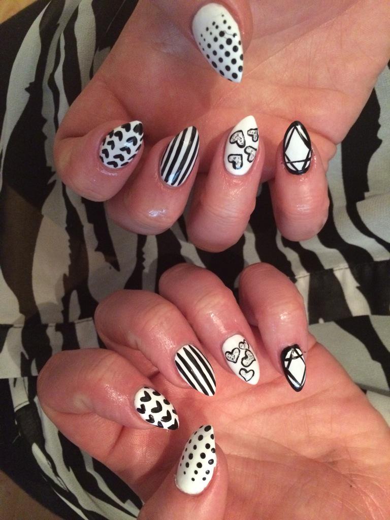 lophielocks1's tweet image. Been awhile since I last tweeted so much change....still loving the nail life #nailart #nailtech #sessiontech