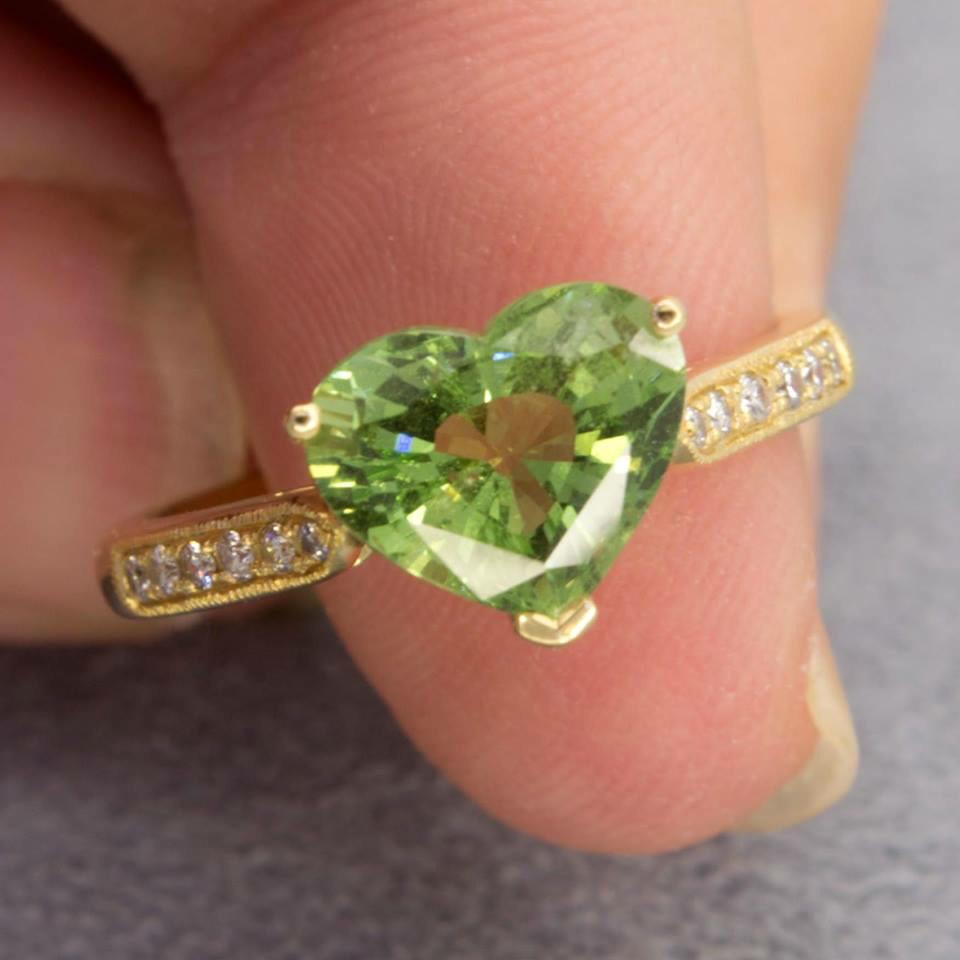 DavisNgoo83's tweet photo. Grossularite ring http://t.co/cV9LAIVngd