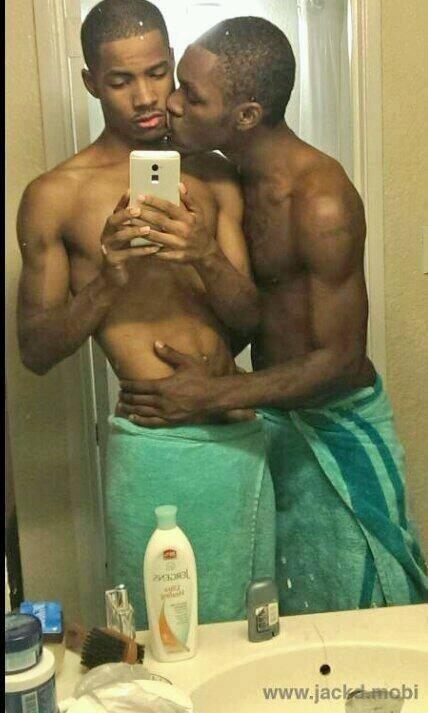 Varividae's tweet photo. "@livingout02: This would sure be nice #RelationshipGoals http://t.co/3ksRifCga1" #MaLeTa #Cute