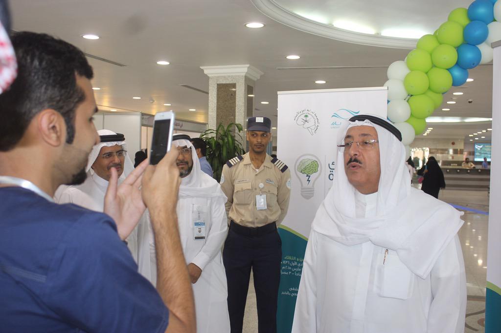 NeuroUOD's tweet photo. إعلامينا المتميز ياسر العنزي ولقاء سريع مع مدير الجامعة حول رأية في حملتنا تجدونه في حسابنا على الانستقرام neuroUOD http://t.co/LIPh3iEmGl
