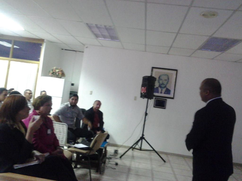 RetoMantra's tweet photo. Réplica de #RetoMantra con estudiantes de #UNEFA y @jorgeperozog impactando http://t.co/0SbferzO7w