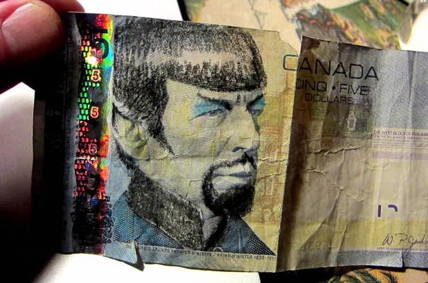 SpockingFives - Muere Leonard Nimoy, el comandante Spock de ‘Star Trek’ B_LkrPGU8AAcfHA