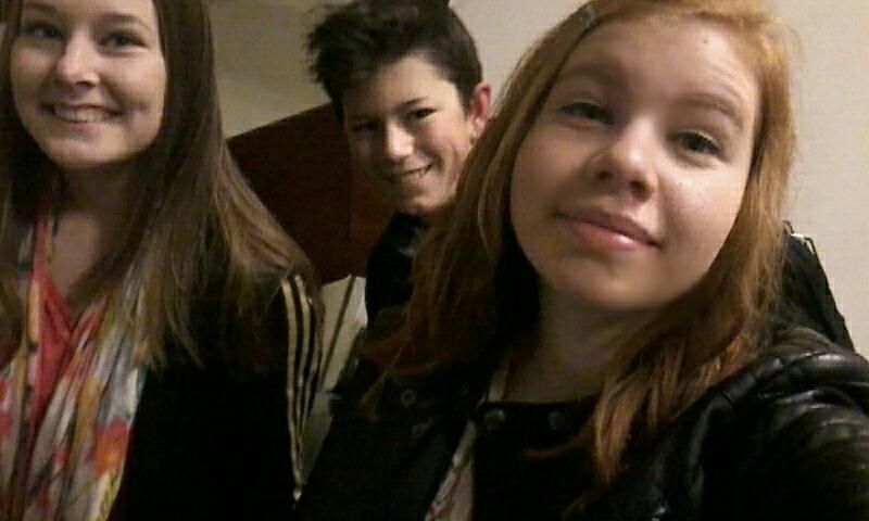 Ronaaaaaxx's tweet photo. Met deze leuke mensen 😊 http://t.co/S2gnUkJ9PB