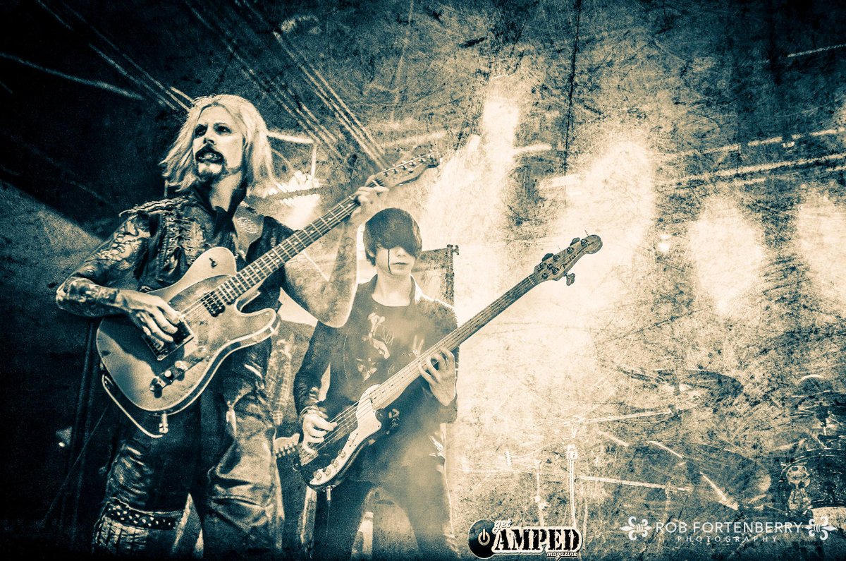 xorifrafox's tweet photo. John 5 @john5guitarist at Winter Fest II @getAMPEDmag @HovanecJohn http://t.co/nV06n36W0B