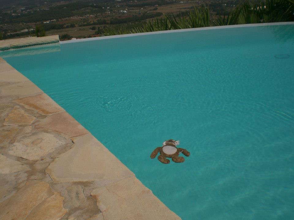 DeejaySloop's tweet photo. Little Friend On Tour... ;) Crazy & Lazy @ Eivissa...
#ibiza #eivissa #nassaubeachclub #sanmiguel #crazy #djsloop http://t.co/KlXbcvYWUG