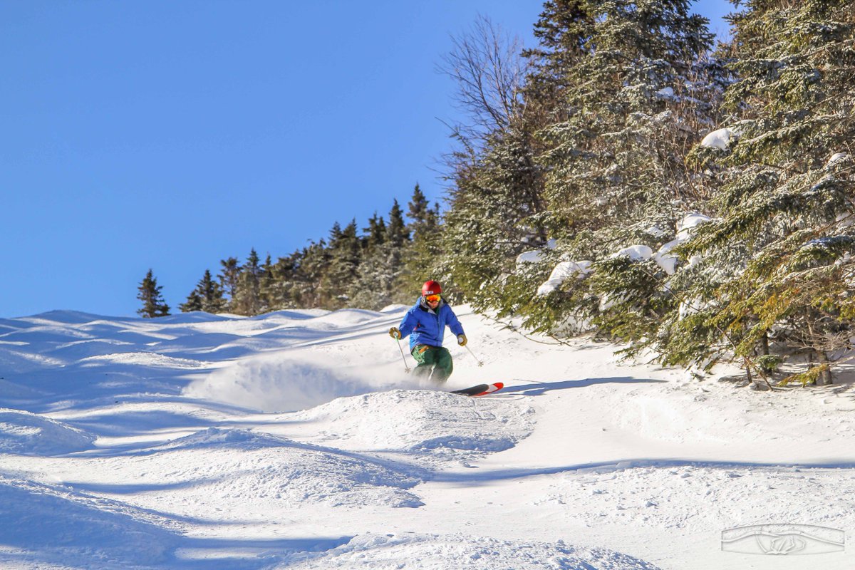 SaddlebackMaine's tweet photo. Not a cloud in sight and a little bit of snow to top it off. #bluebird #traillessskied http://t.co/iV2mvHobed