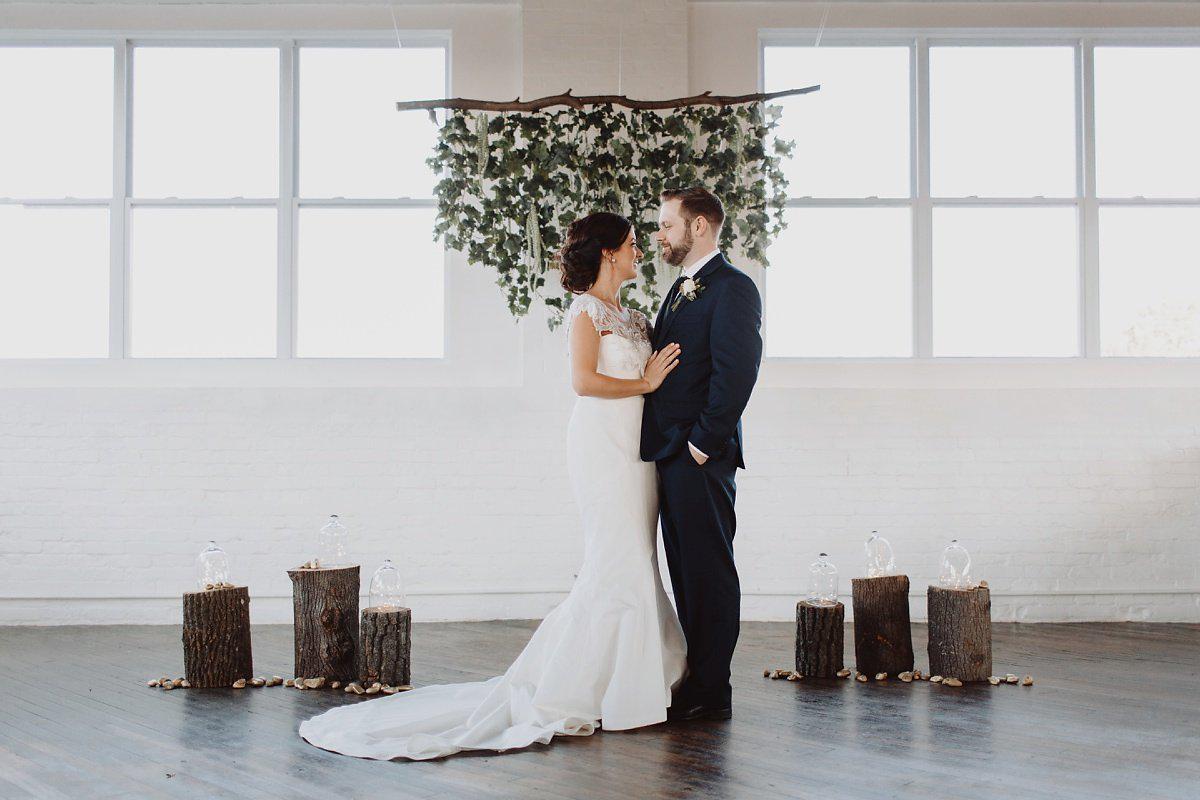 #Earthy #Modern #Pennsylvania #Wedding from <a href="/wloveandembers/">With Love & Embers</a> and <a href="/sparklemodecor/">Megan Good</a> → j.mp/1B3l6ji