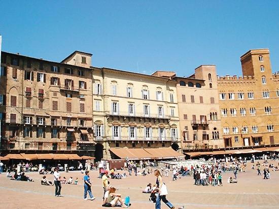 BindiBindi88's tweet photo. #aria buona #Sun #relax #piazzdelCampo # http://t.co/tF7AnnfUIT