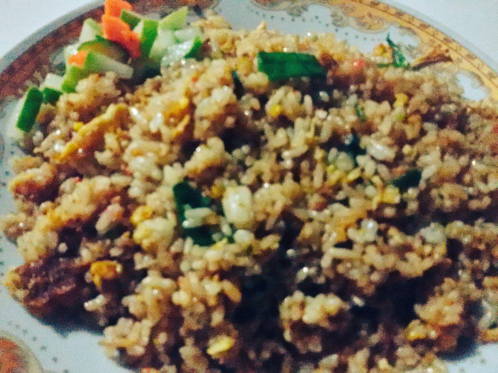 Ternyata dingin-dingin habis ujan gini nikmat banget rasanya nasi goreng daerah Janturan #DemikianLaporannya
