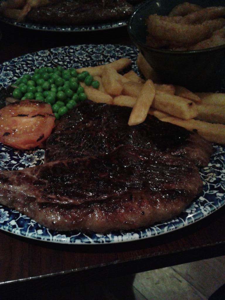 leecarron88's tweet photo. Steak night  was beaut http://t.co/Nc5Sqvw8Ym