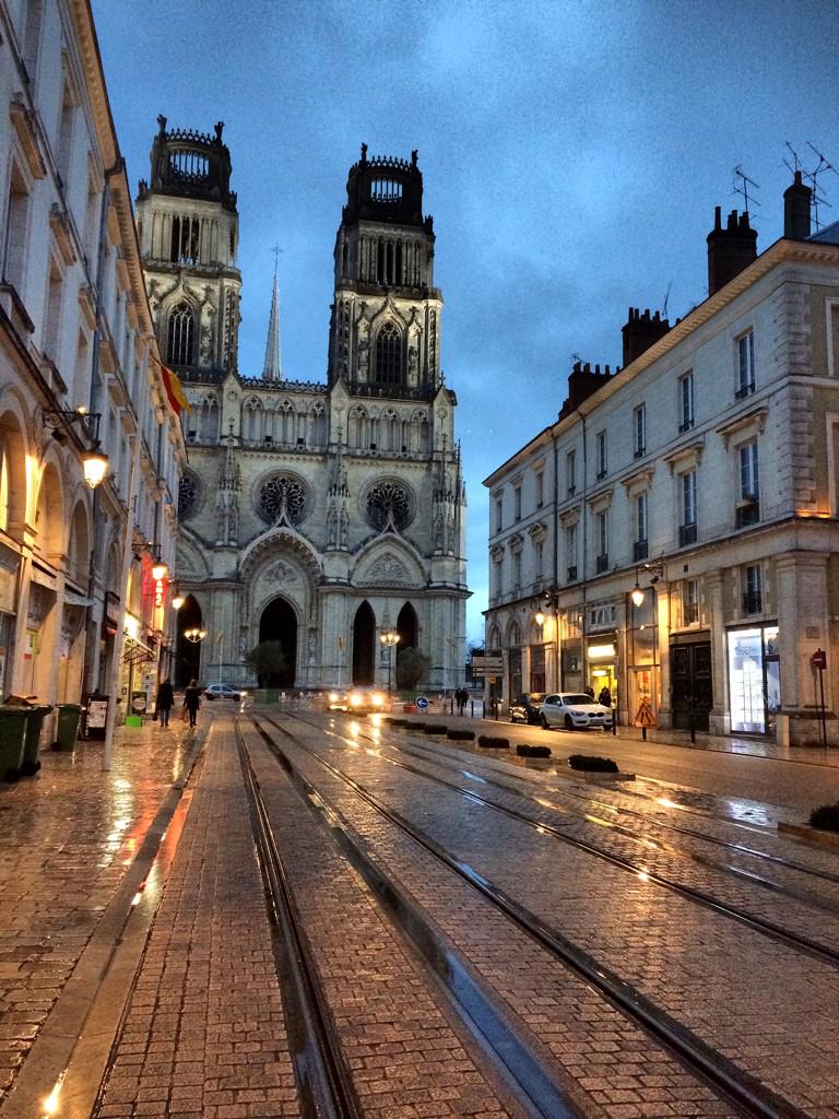 #Orleans, la ciudad de #JuanaDeArco a orillas del #Loira, liberada de la garra de los ingleses. #GuerraDeLosCienAños