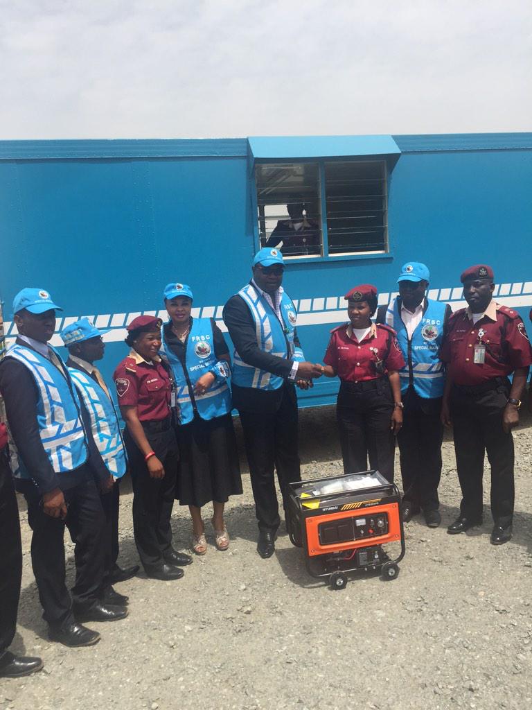 FRSC_7_SMUnit25's tweet photo. @FRSCNigeria @FRSCLagos @FRSC_7_SMUnit25: Presentation of Genset to UC 7.114 by SM Unit 25 Coordinator http://t.co/W2pqgN6W9V