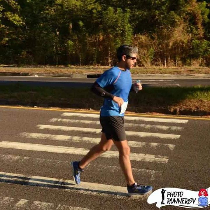 Corre Corre... 🏃 🏃 😥 #divertido #deverdad? #ylasonrisa? #estaenlameta #porquehablosolo #raro gracias @Photo_Runnersv