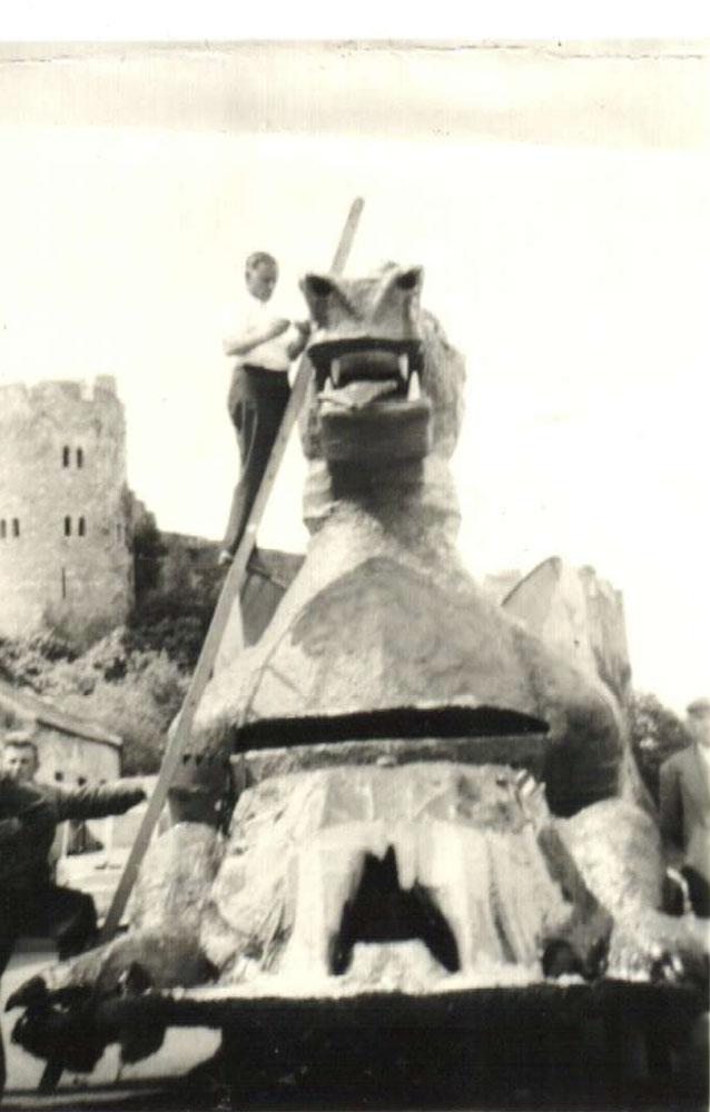 heritagetales's tweet photo. Now that's a dragon! Via @pplscollection #Pembroke #Castle #Dragon http://t.co/3yyoAOWBPa