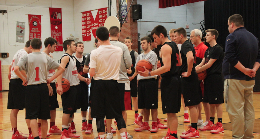 BreezeCourier's tweet photo. Mohawks motivated to reach another milestone #breezesports Read the story here:  http://t.co/OnI4n258yI @Mohawk_Hoops http://t.co/TX1alalzC0