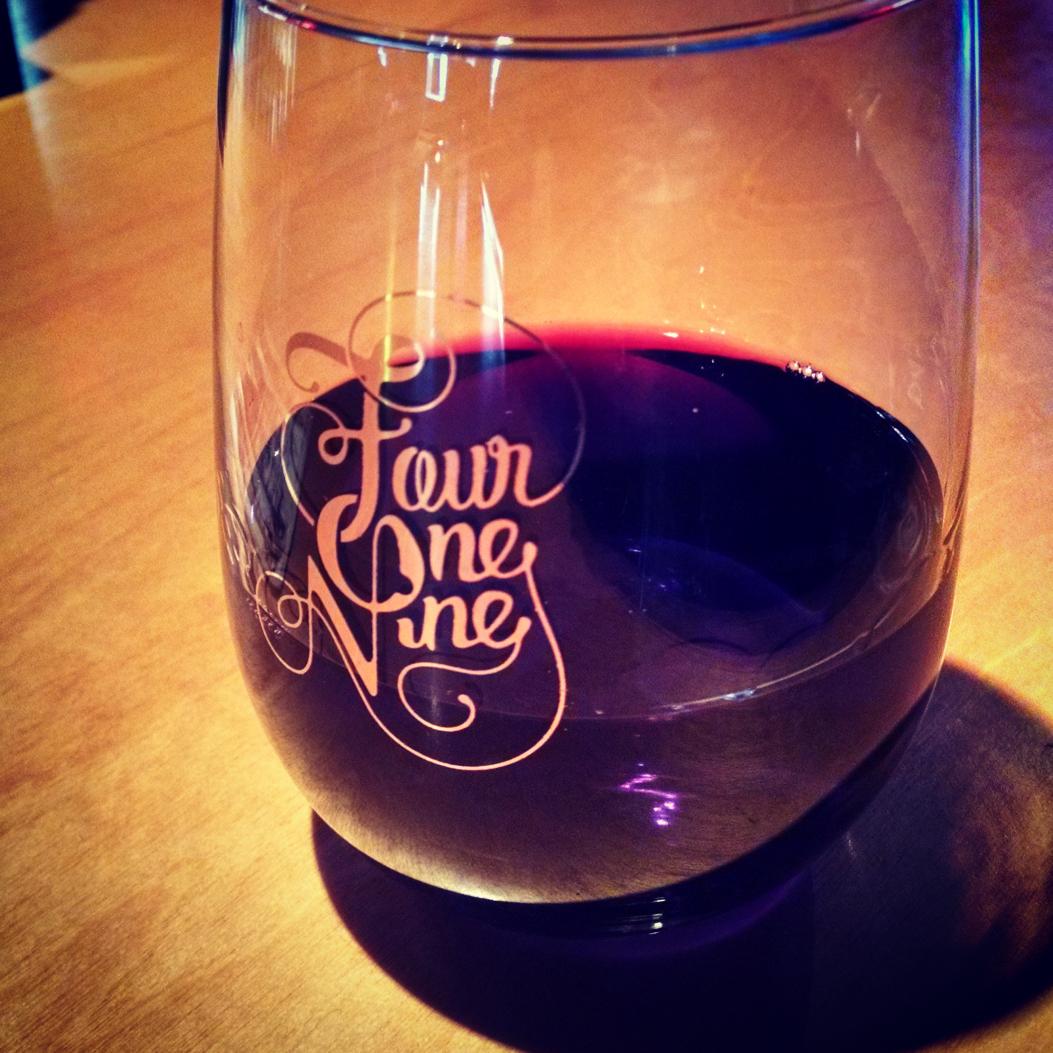 jupmode's tweet image. Fancy #fouronenine wine glasses make drinking at noon look classy. Available on the website! jupmode.com/all-products/f…