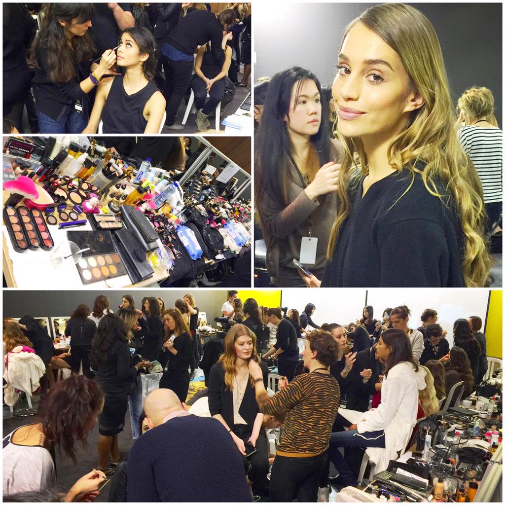 Best room ever ! Au cœur de l'action et tout est filmé pour vous! #PFW #etamliveshow #molitor H-3! <a href="/etam_france/">Etam Officiel</a>