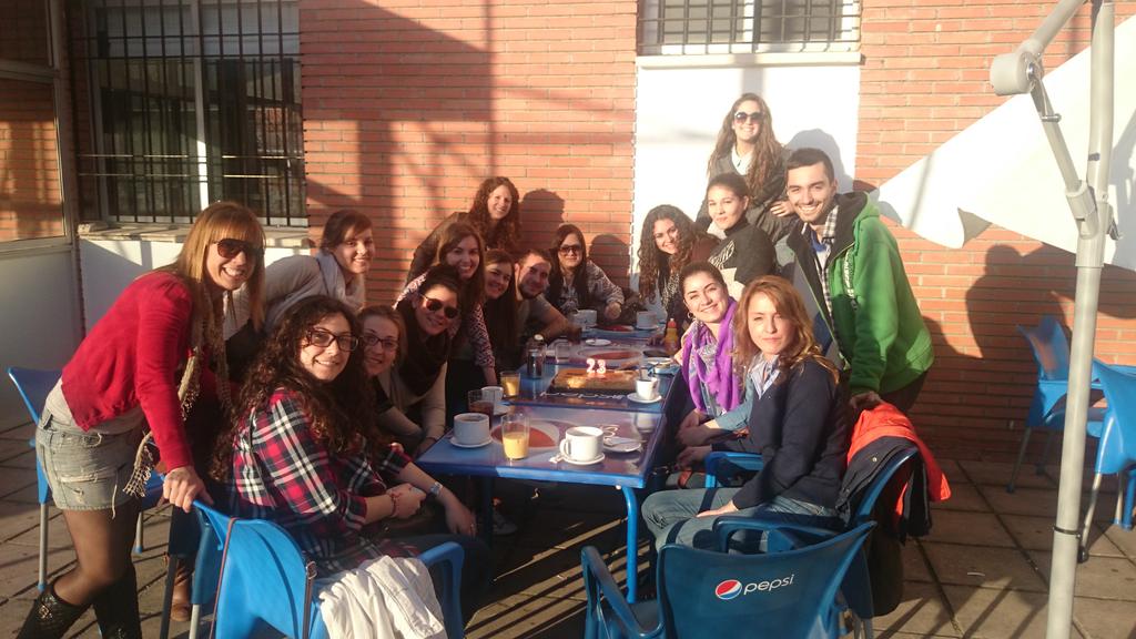 franjuancisco_'s tweet photo. Bienvenida a los 23 muy bien acompañado 😁 http://t.co/WB4hX9vFDg