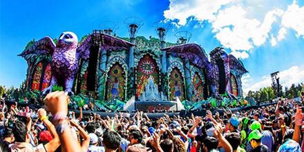 FlyboostApp's tweet photo. Flyboost Powers Live Social Media Display at Electric Daisy Carnival Mexico 2015 http://t.co/NUvN4ThIwf cc: @Resolume http://t.co/cRgufpGXh2