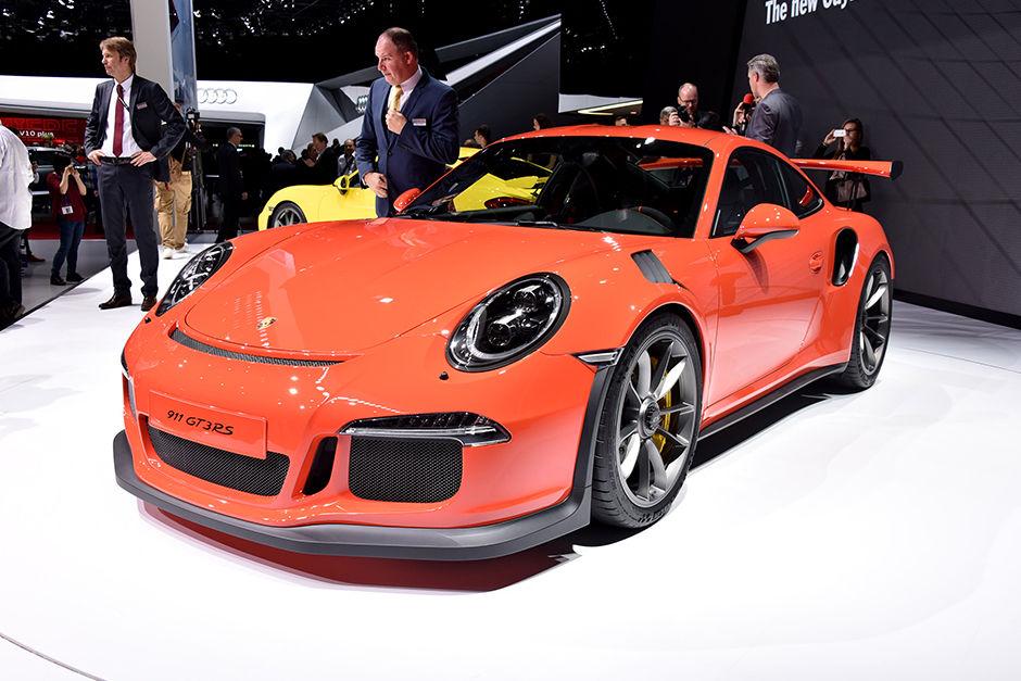 GoodwoodRRC's tweet photo. Another star of #Geneva2015 has to be @PorscheGB_PR's bonkers new 500bhp 911 GT3 RS http://t.co/xKDaE6i3ot http://t.co/3eQJGD5oAM