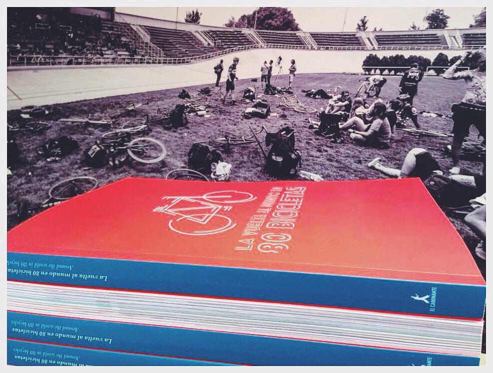 "La Vuelta al Mundo en #80Bicicletas" a la venta mañana en ATEA.

Solo $250 pesos, ¡no se queden sin su copia!