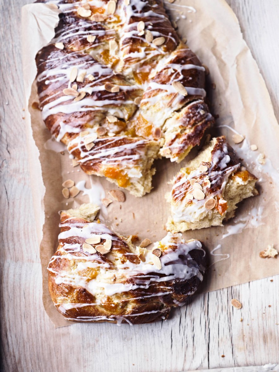 Wake up to the smell of freshly baked fruit bread this weekend… RT for the recipe #baking #bread #breakfast