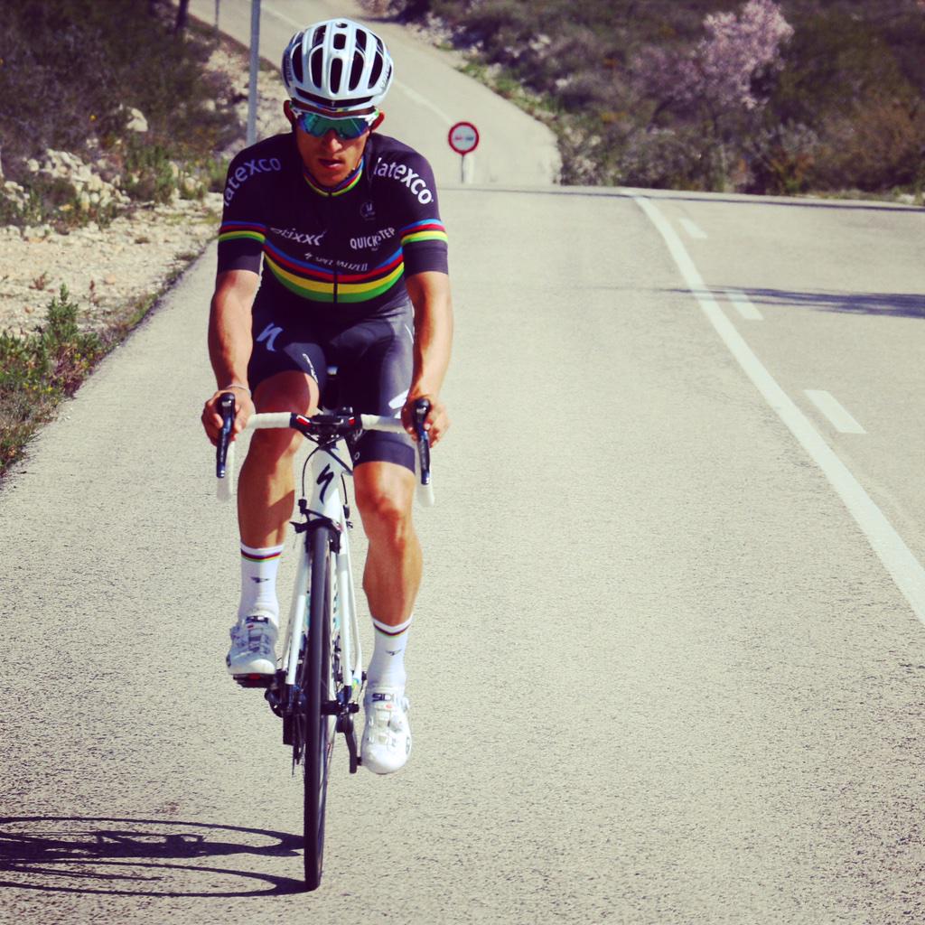 In the middle of nowhere with my black kit. Last long ride before more important races #kwiato instagram.com/p/zxayNEnwHT/