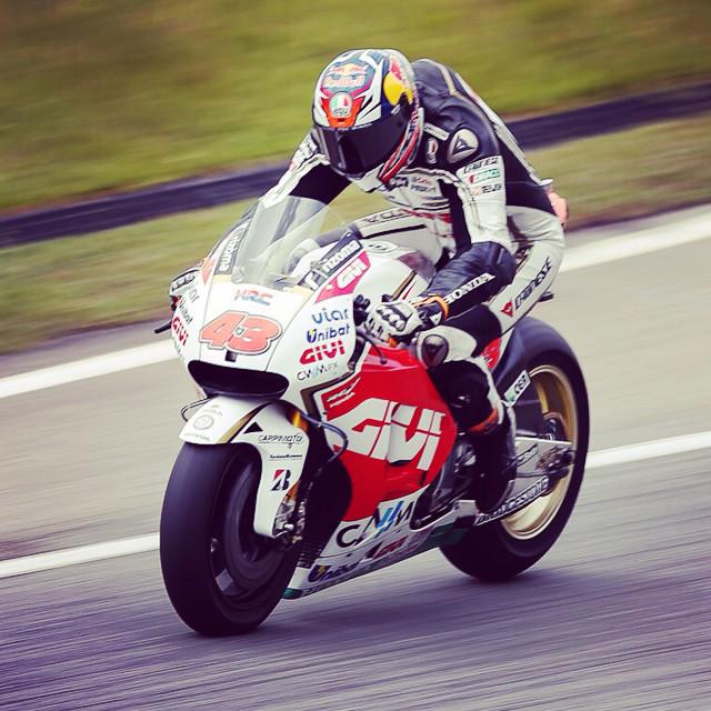 eni_racing's tweet photo. #sepangtest2 @jackmilleraus sulla sua #Honda del @CWMLCRHondaTeam! #MotoGP #Instagram https://t.co/z0toyYEmN4 http://t.co/9alSs3NDFd