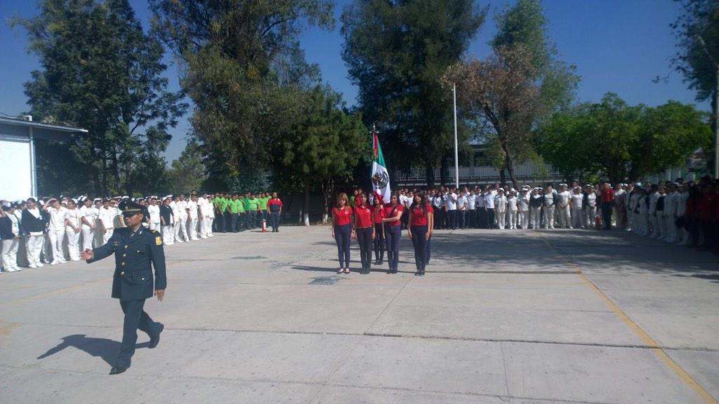 iiglesiase's tweet photo. Cambio de Escolta y Bandera Plantel Tonalá #CONALEPJAL @AristotelesSD @pacoayon @CanditaGilJ http://t.co/WAuXqSPCZk