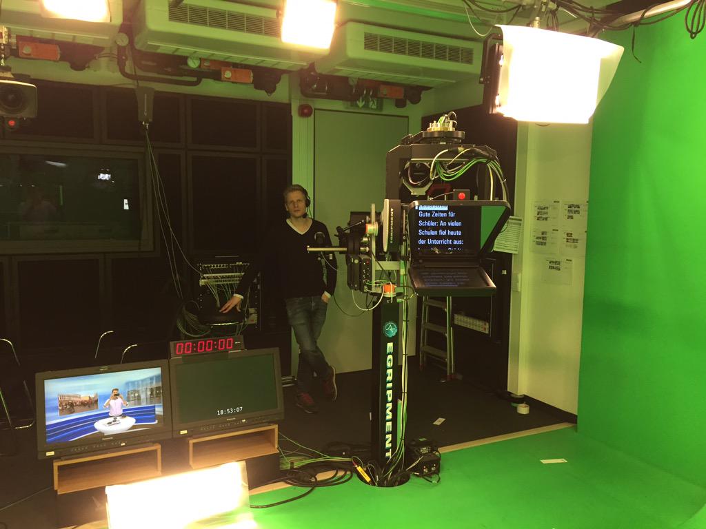 SebastianReddig's tweet image. Proben mit Neu-Studiokameramann Matthias #Fiene. Ich drücke ihm für seine erste Live-Sendung beide Daumen! #RTLWEST