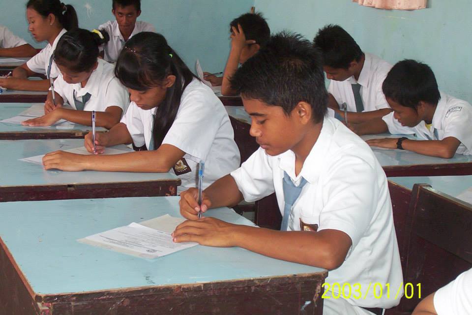 irhan_pinaling's tweet photo. Kisah Kasih di sekolah.... http://t.co/VVFZAlCBCz
