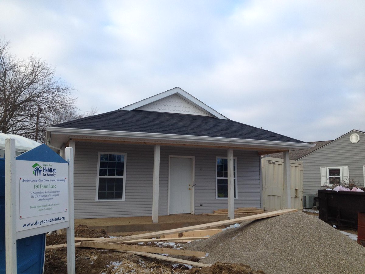 DaytonHabitat's tweet image. #BuildUpdate: the exterior of our Fairborn build is COMPLETE thanks to our volunteers! #BuildingGr8rDayton