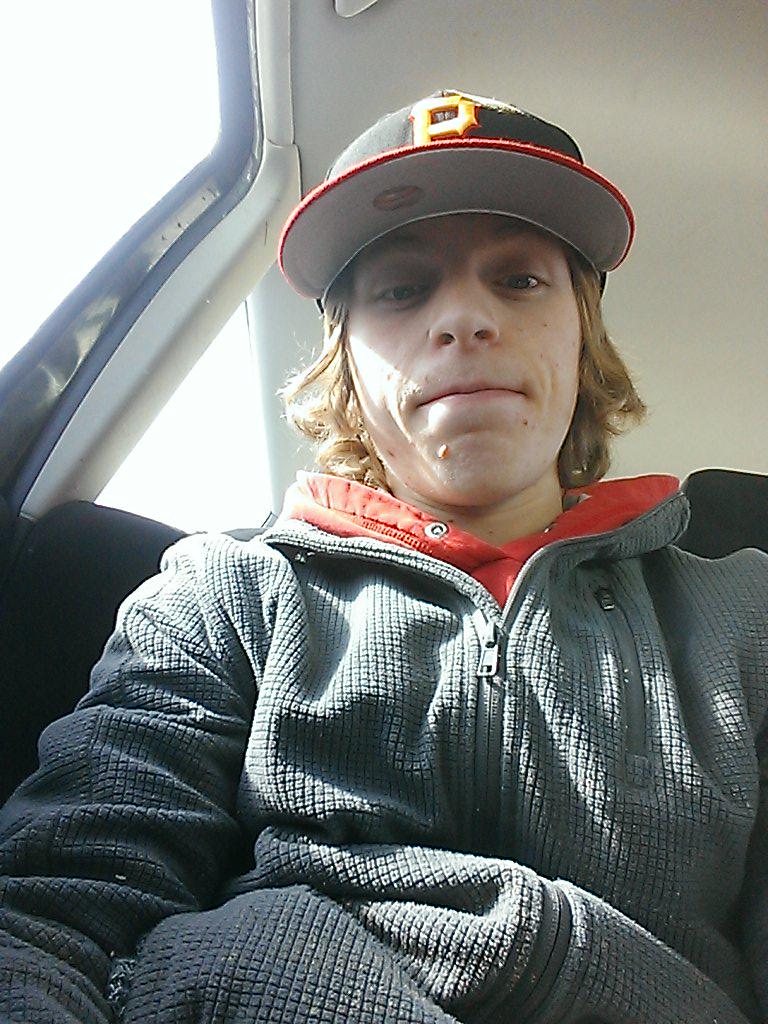 JRoK605's tweet photo. All I wanna do is snowboard, make music, and burn herb. Here I am at work tho http://t.co/U8WUFkiSfJ