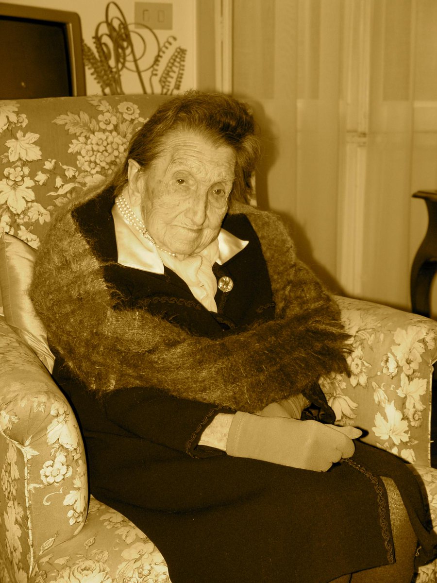#ringraziounadonna grazie Nonna Lina, classe 1902, morta a 106 lucida, mi hai insegnato che non si molla mai <a href="/la27ora/">La 27ora</a>