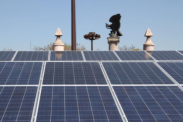 TMartinDelCampo's tweet photo. Instalamos paneles solares en edificios públicos del @MunicipioAgs que permitirán el ahorro de energía. http://t.co/TN1fahpQ9H