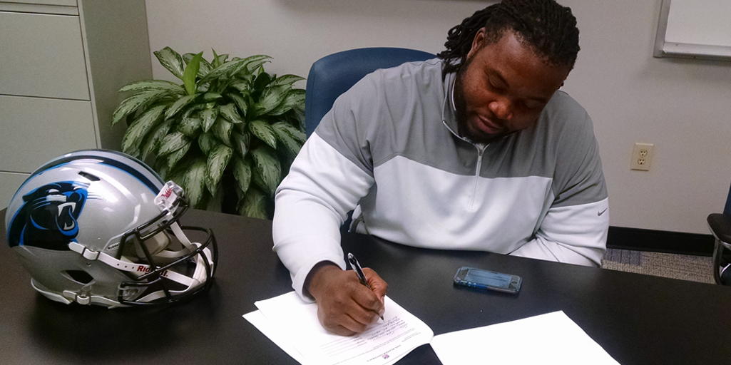 Panthers's tweet photo. The #Panthers have signed DT @ColinCole91 to a one-year contract.

STORY: http://t.co/DGTG8RhCF1 http://t.co/JQmRbnoow7