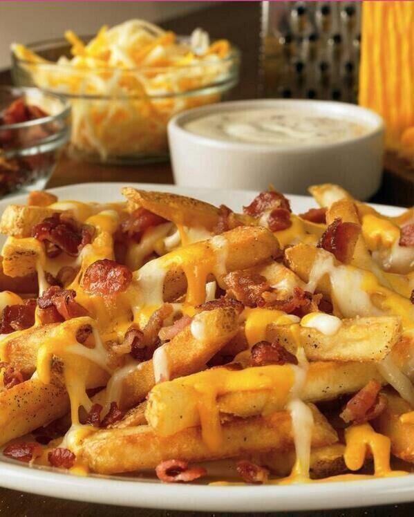 FoodPornAww's tweet photo. Bacon Cheese Fries http://t.co/ukaZ31eYGb