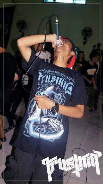 Trustkill_Merch's tweet image. Check semua Tees terbaru kami di store @Oldcity_LMG &amp;amp; @SignatureMerch . For info : 085731537753 / 232C1DD2